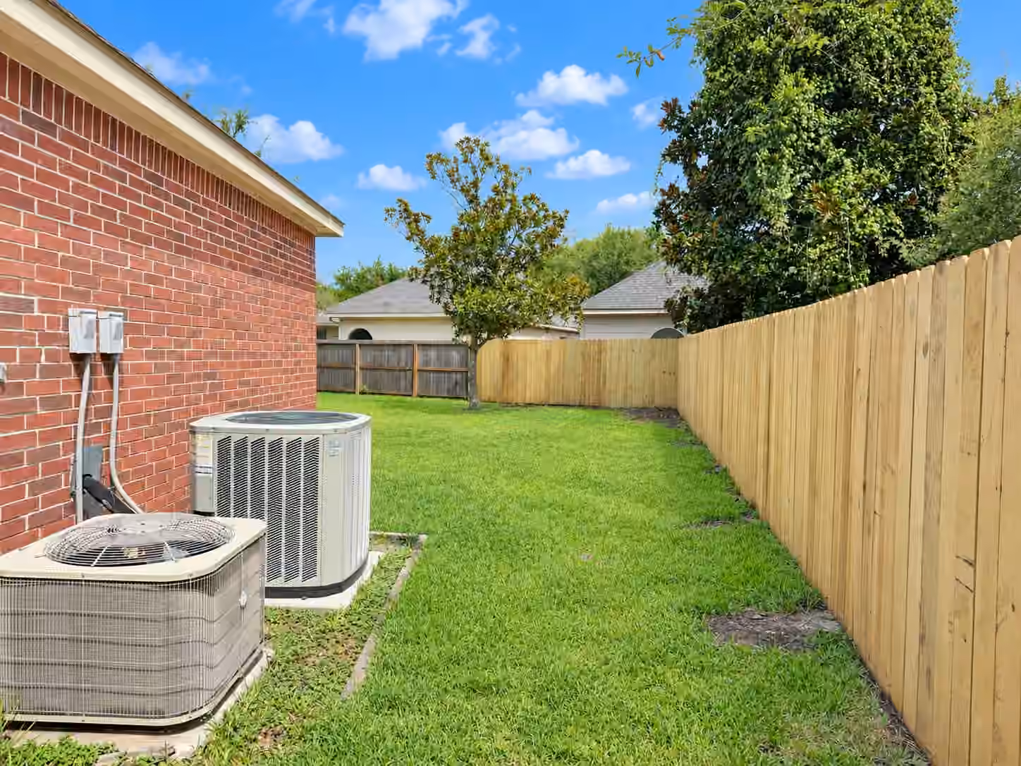Photo 3 of 206 Hartwood Court, Sugar Land, TX