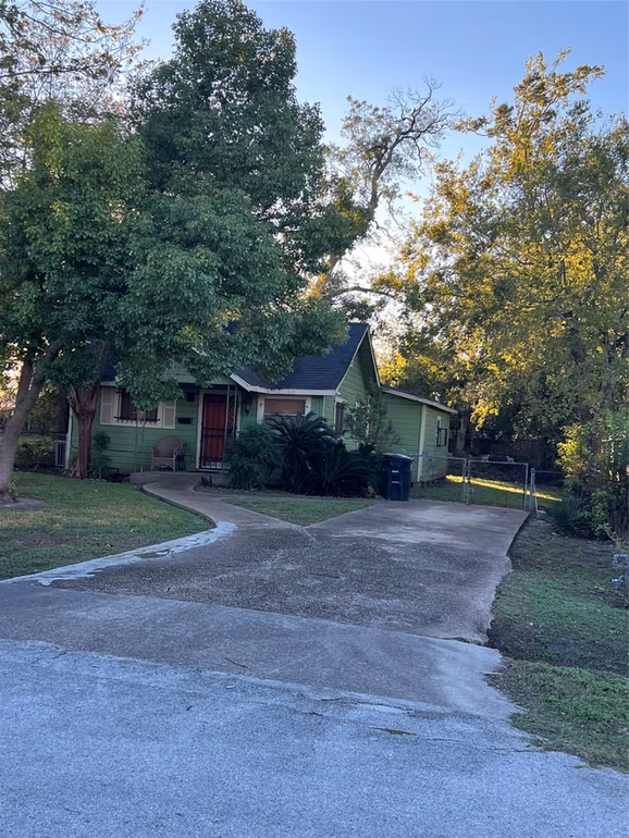 Photo of 4305 Los Angeles Street, Houston, TX 77026