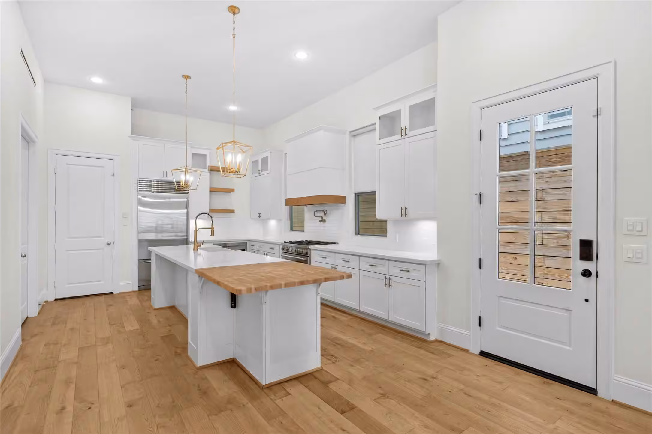 Photo 3 of 113 E 26th Street A, Houston, TX
