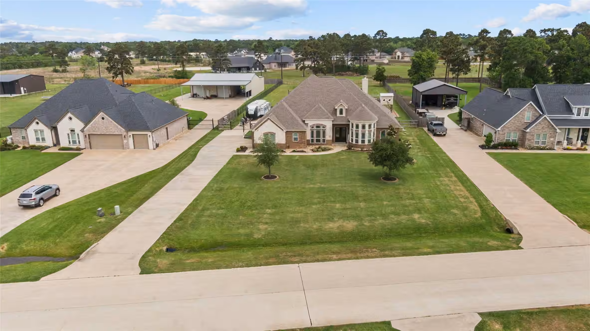 Photo 3 of 5111 Camp Creek Road, Baytown, TX