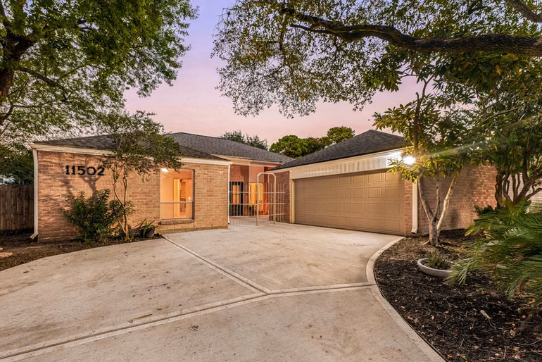 Photo 2 of 11502 Olympia Drive, Houston, TX