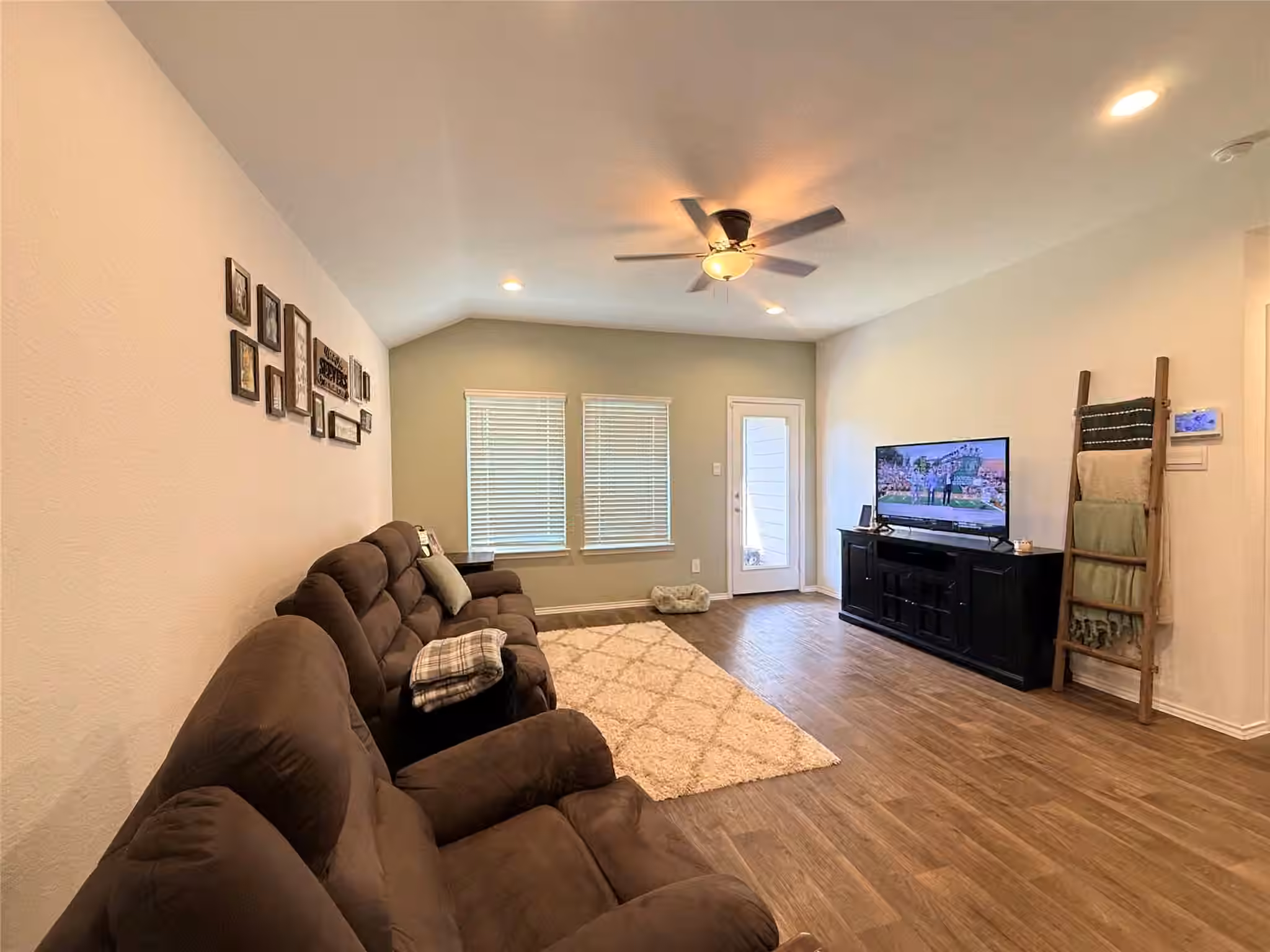 Photo 4 of 14845 Cypress Hollow Drive, New Caney, TX