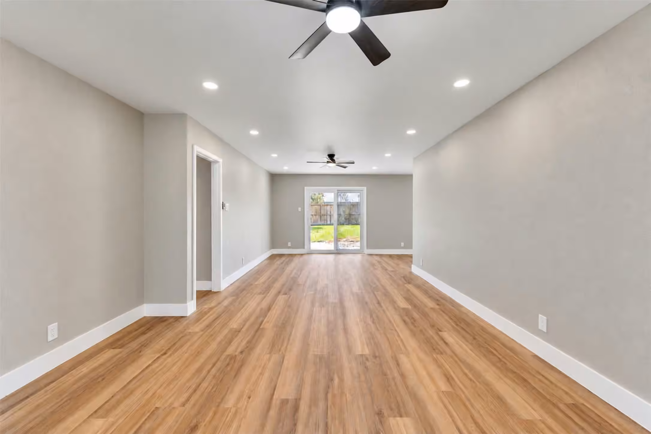 Photo 5 of 9419 Val Verde Street, Houston, TX