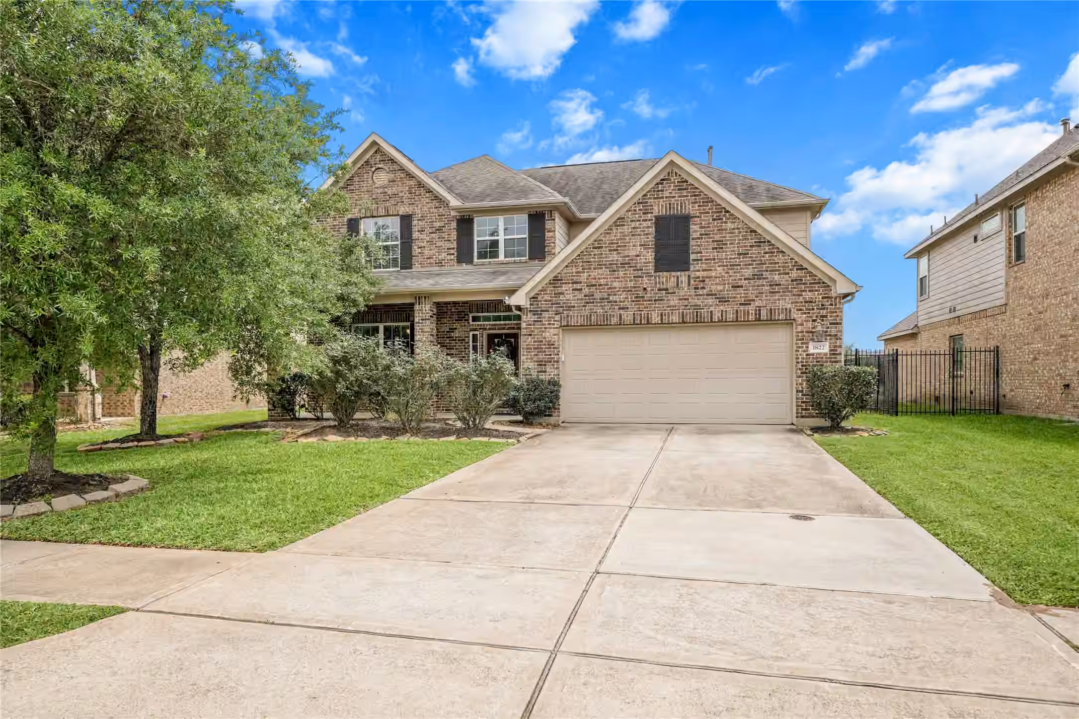 Photo of 1822 Luminous Waters Lane, Rosharon, TX