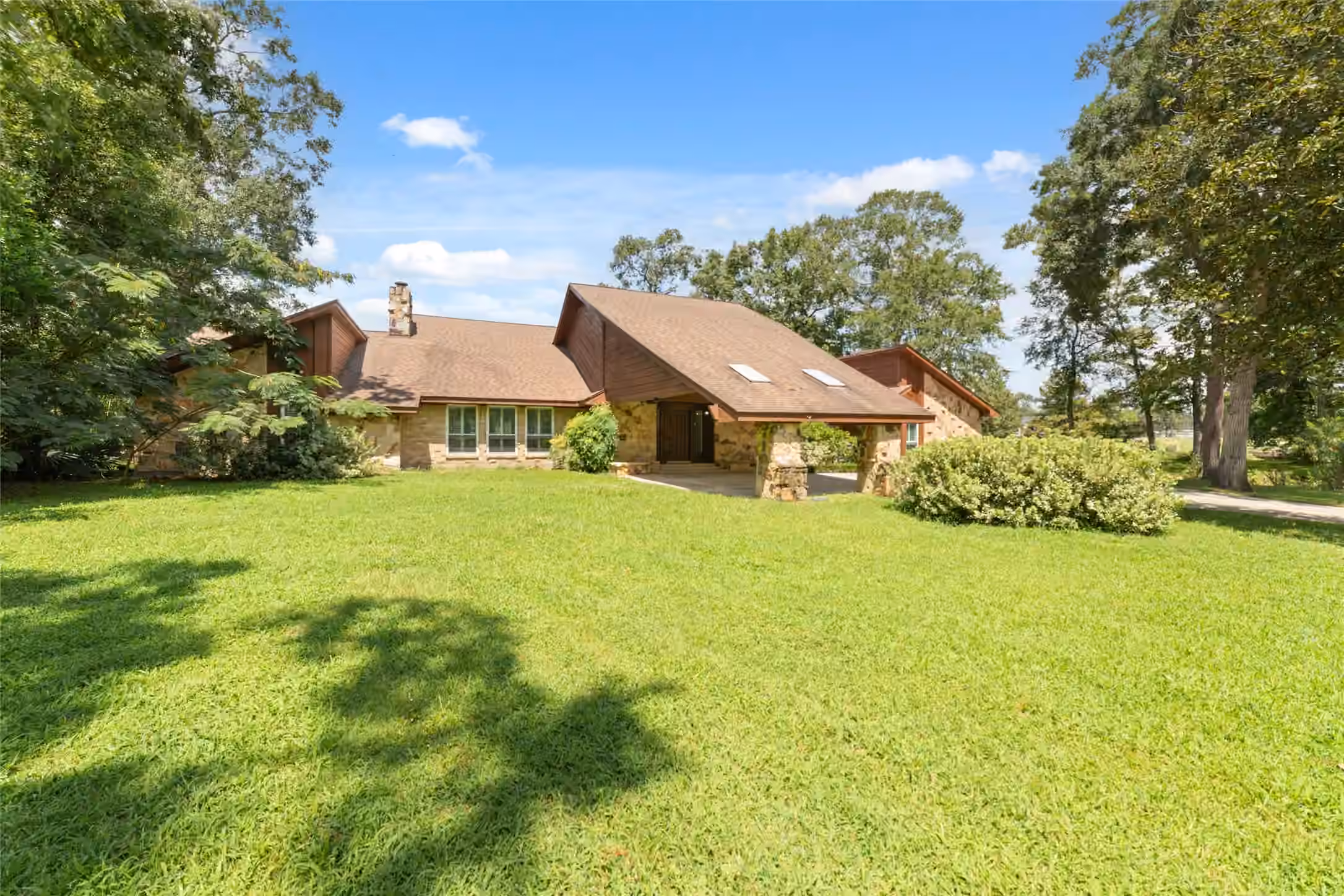 Photo 3 of 601 Brandon Road, Conroe, TX 77302
