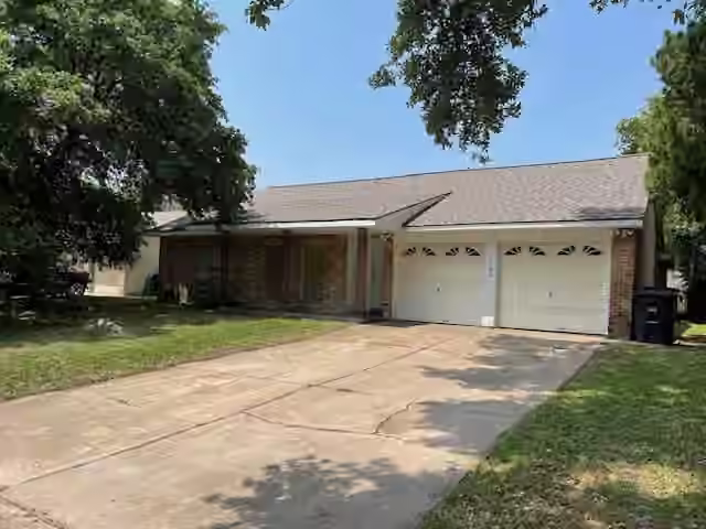 Photo of 7106 Pella Dr, Houston, TX