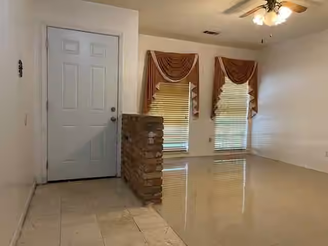 Photo 6 of 7106 Pella Dr, Houston, TX