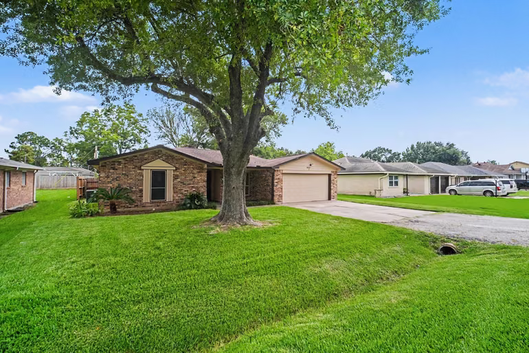 Photo 2 of 9707 Mackworth Drive, Stafford, TX