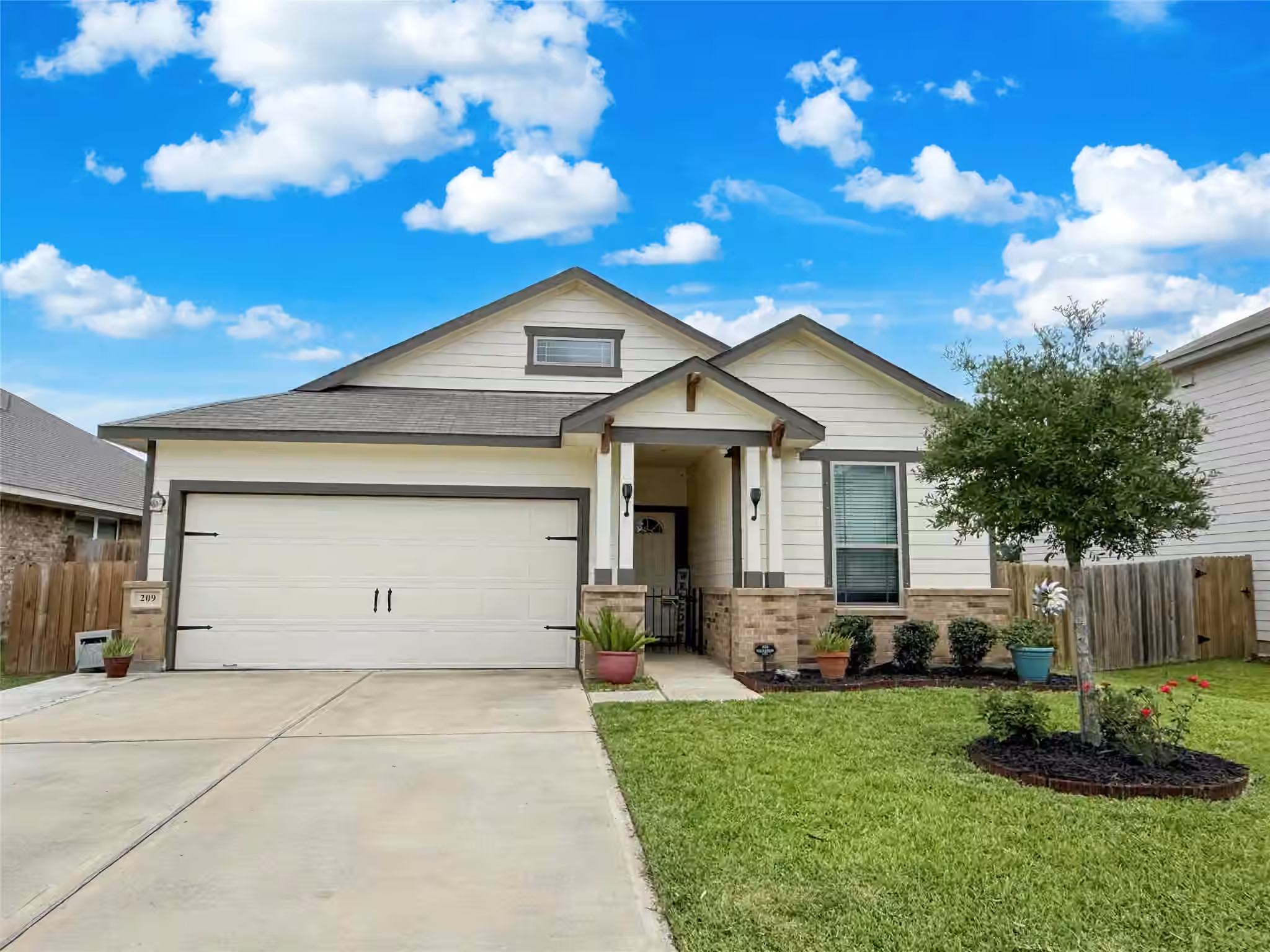 Photo of 209 Bryan Way, Angleton, TX 77515