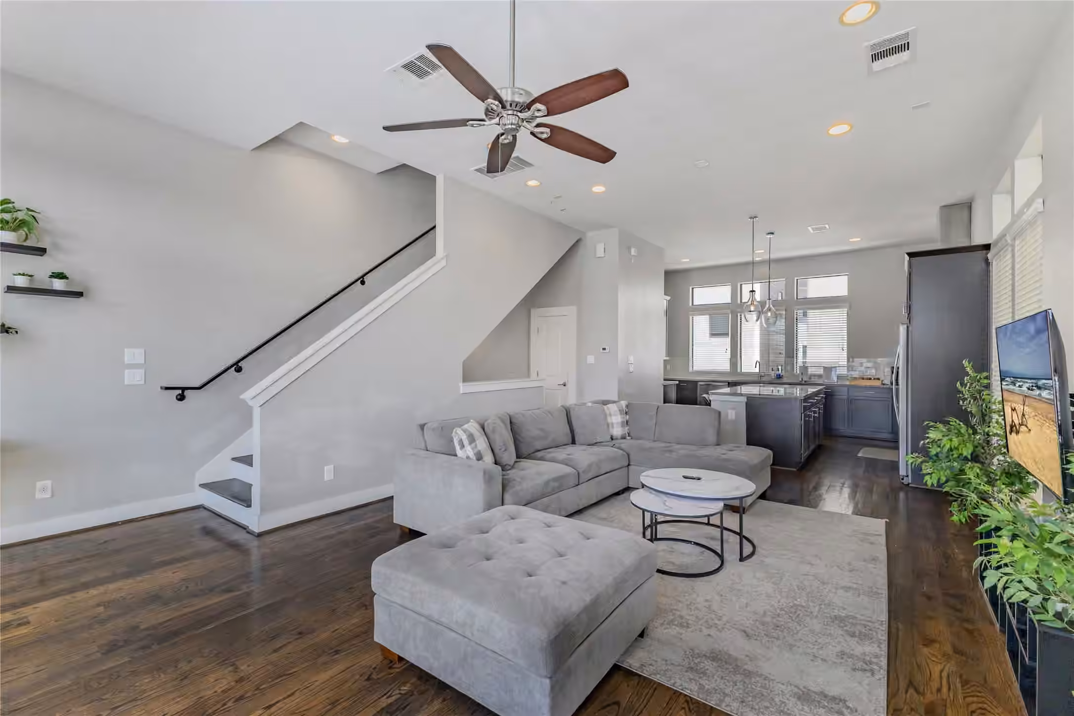 Photo 5 of 2114 Sabine Street, Houston, TX