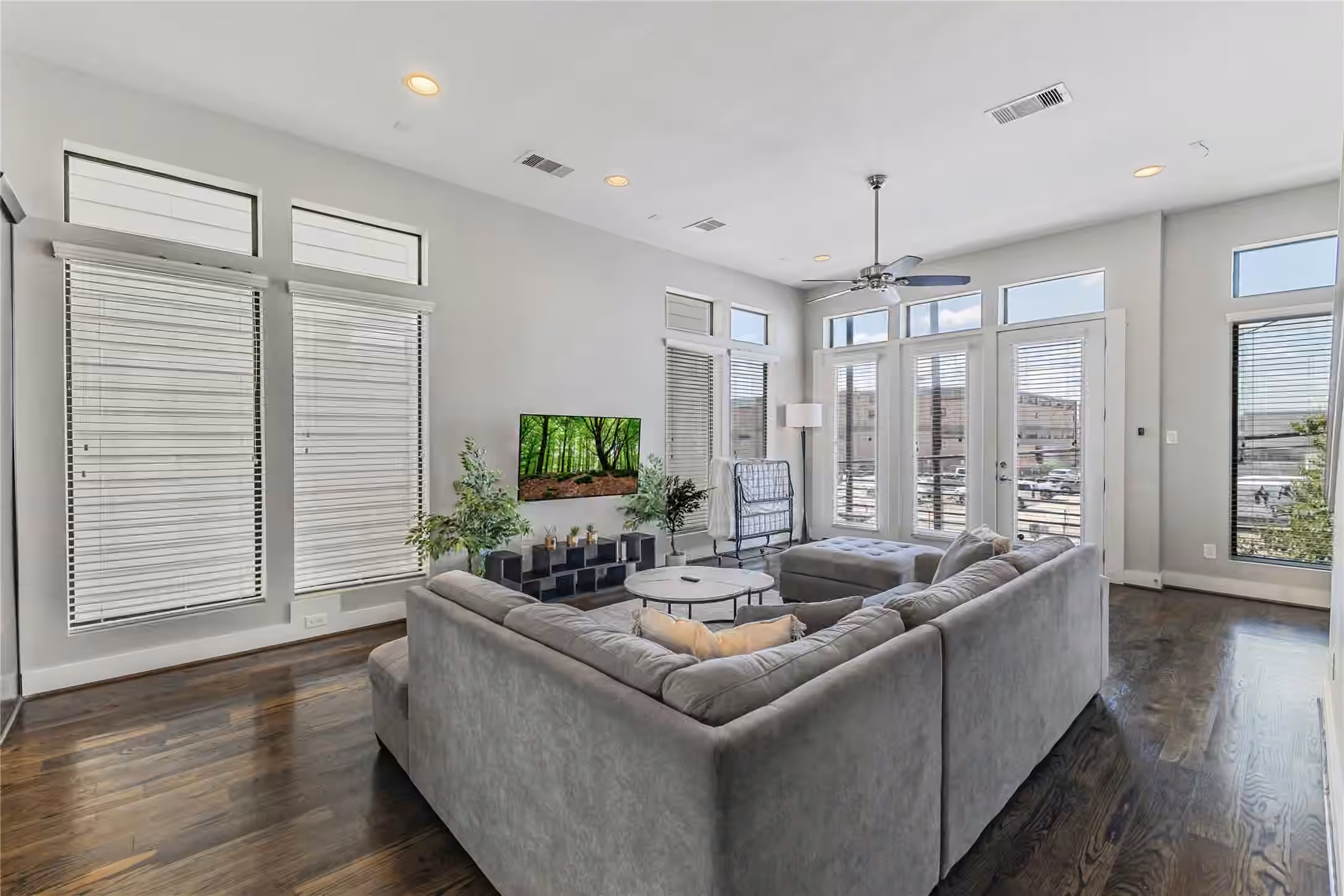 Photo 6 of 2114 Sabine Street, Houston, TX