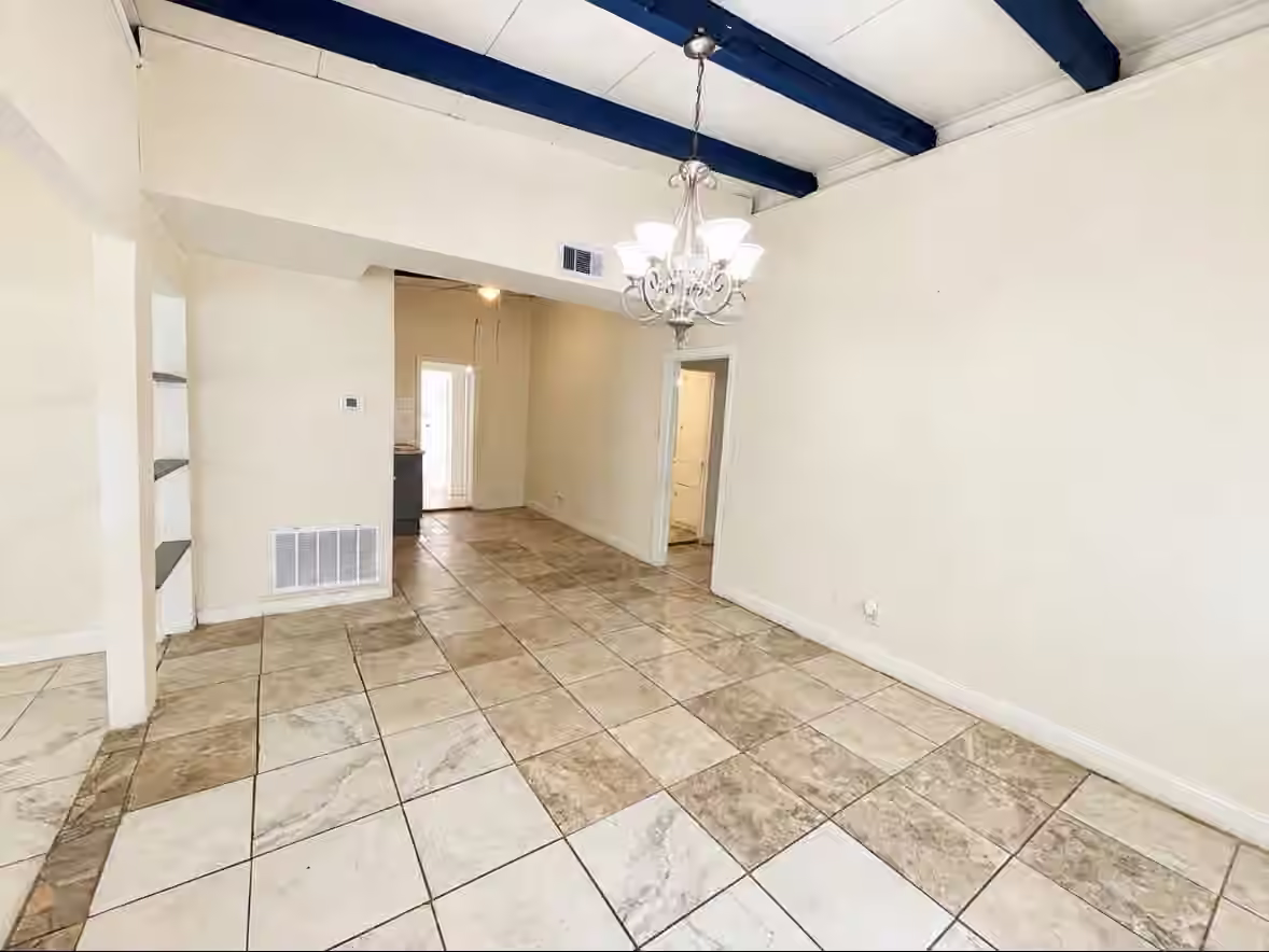 Photo 5 of 9113 Oak Knoll Lane, Houston, TX