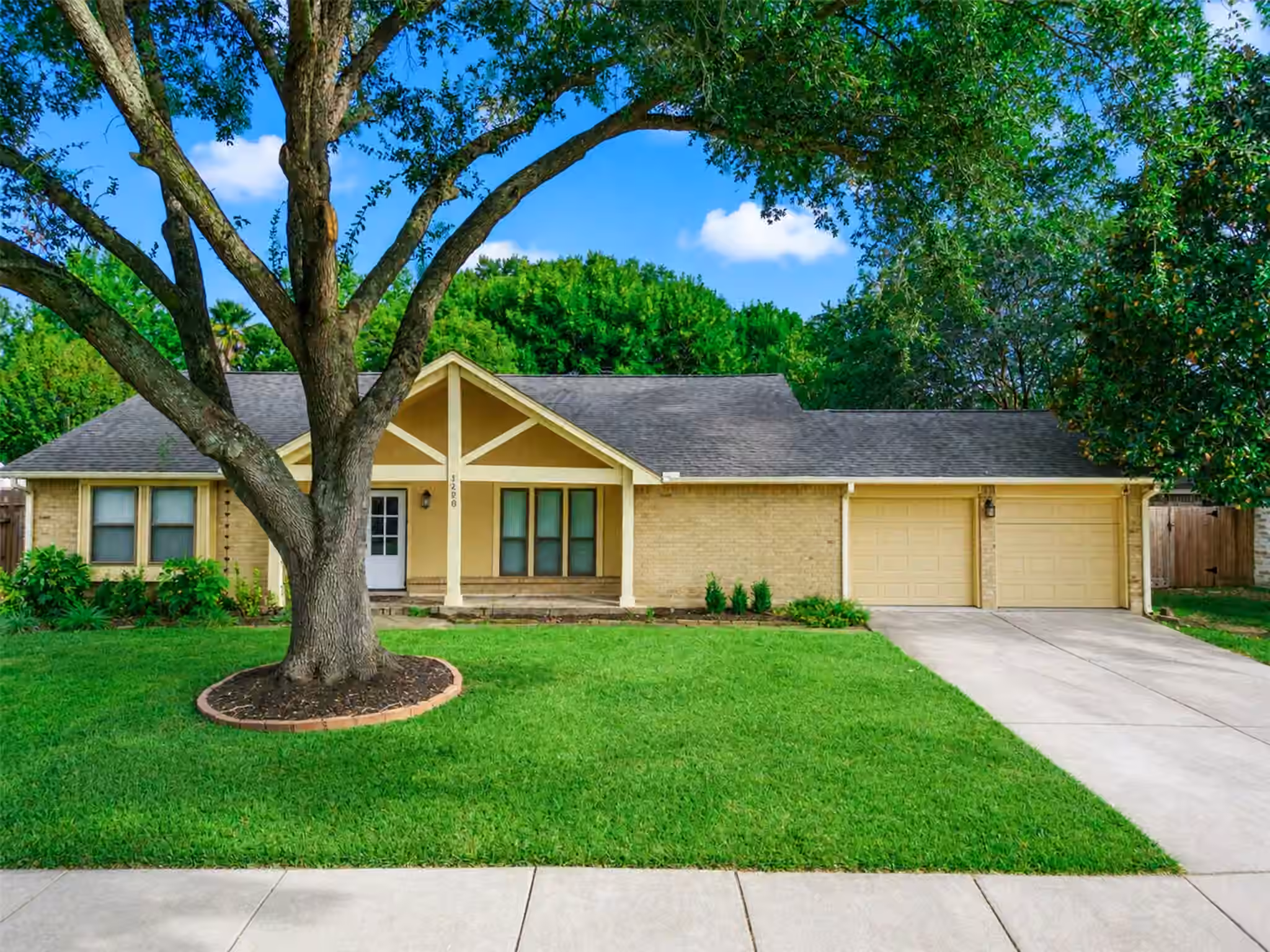 Photo of 1208 Piney Woods Drive, Friendswood, TX 77546