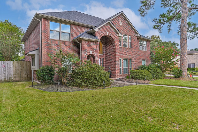 Photo 2 of 2115 Aberdeen Drive, League City, TX