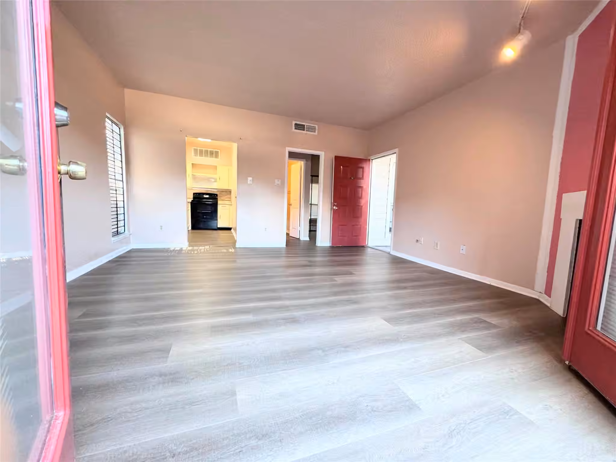 Photo 4 of 10855 Meadowglen Lane 702, Houston, TX 77042