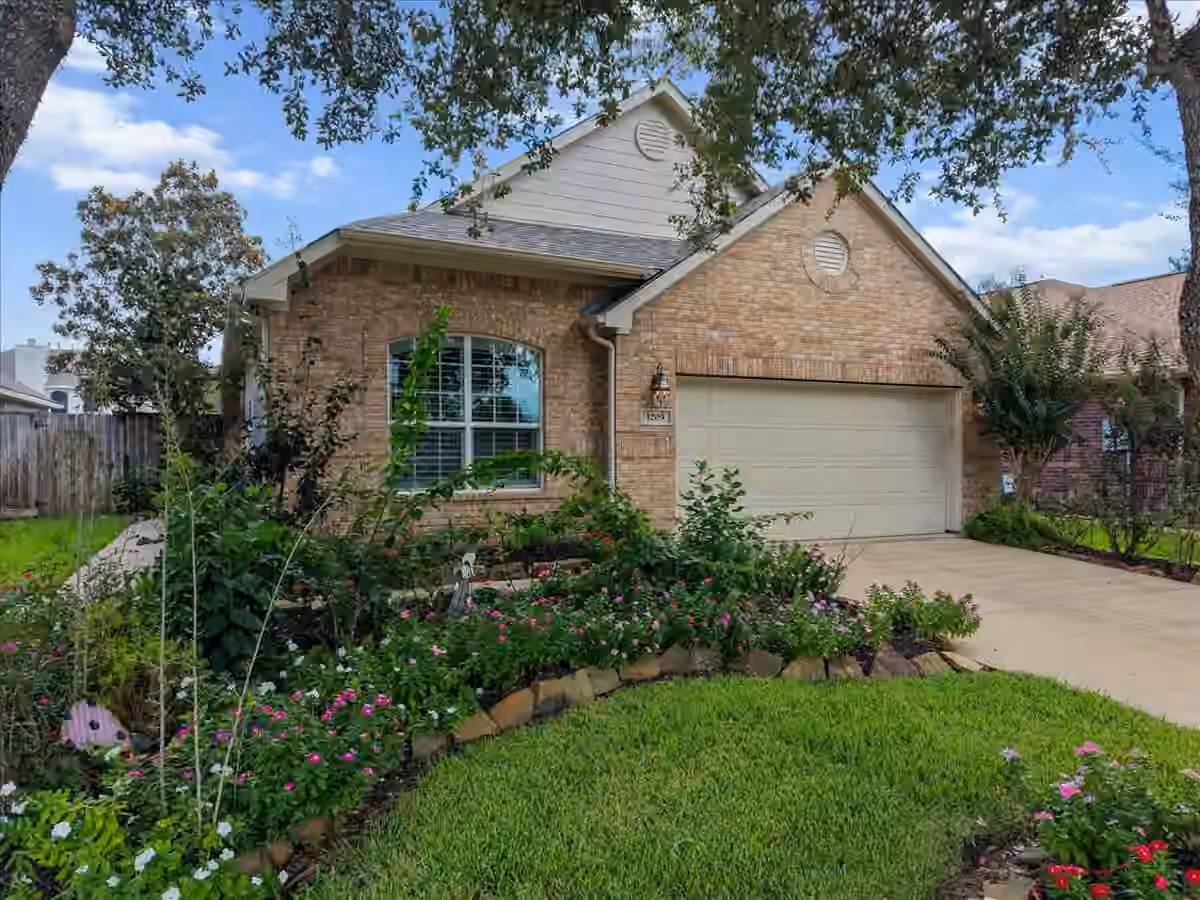 Photo of 1209 Modena Drive, Pearland, TX 77581