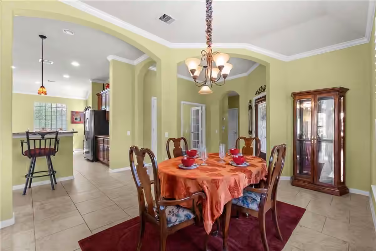 Photo 4 of 1209 Modena Drive, Pearland, TX