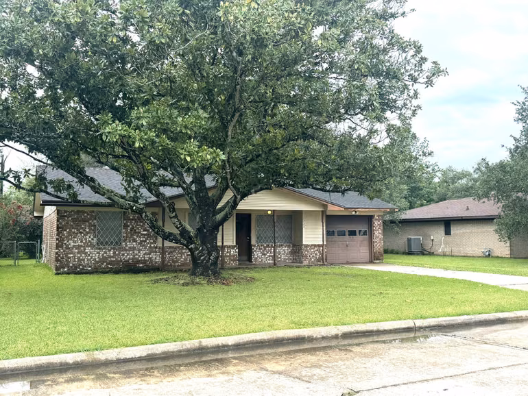 Photo 2 of 1722 Briar Lane, Wharton, TX