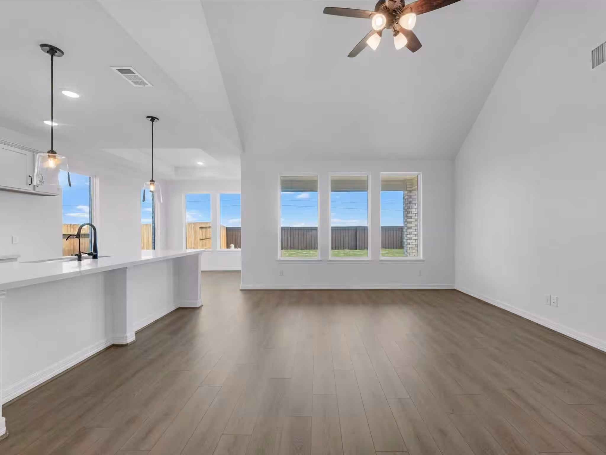 Photo 4 of 5023 Silk Petal Drive, Rosenberg, TX