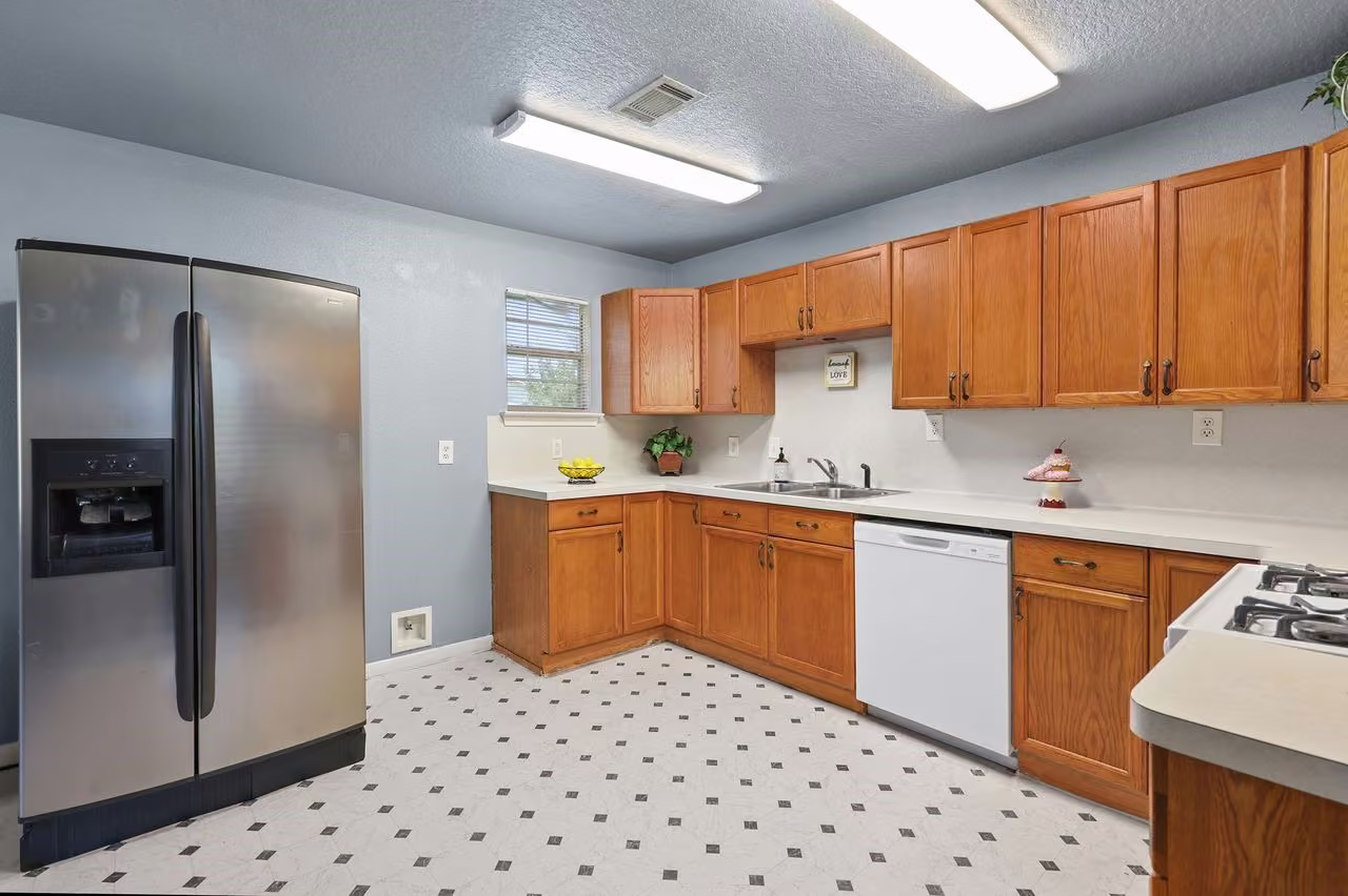 Photo 5 of 7417 Stephanie Drive, Deer Park, TX