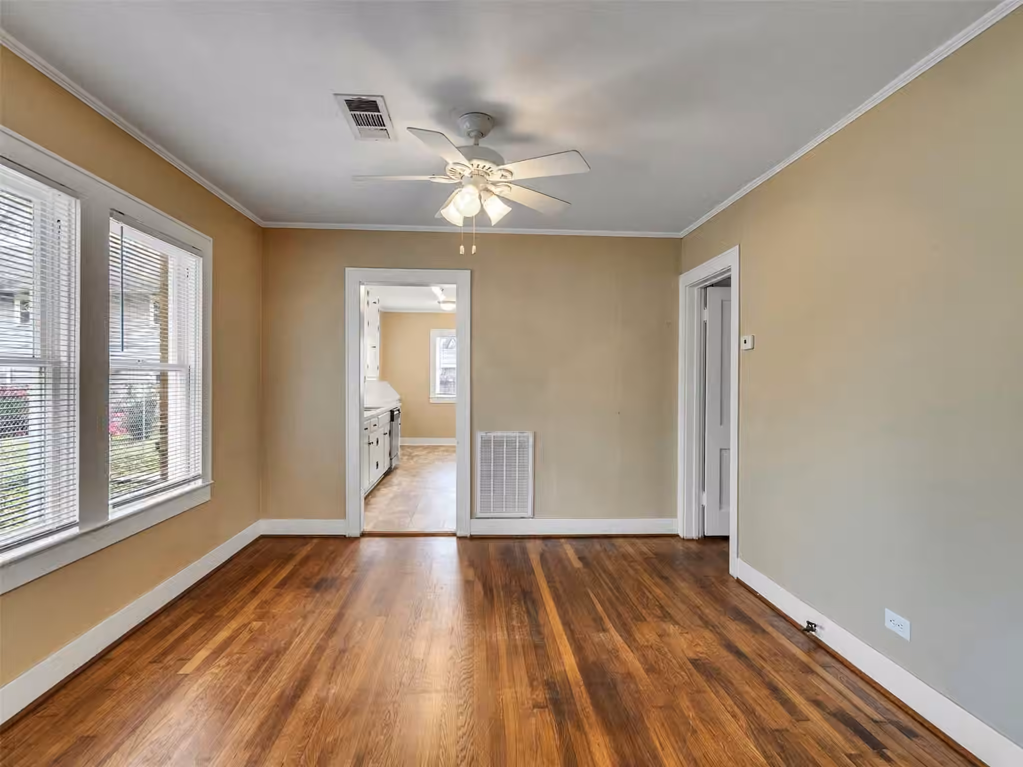 Photo 7 of 1411 Lawson Street, Houston, TX