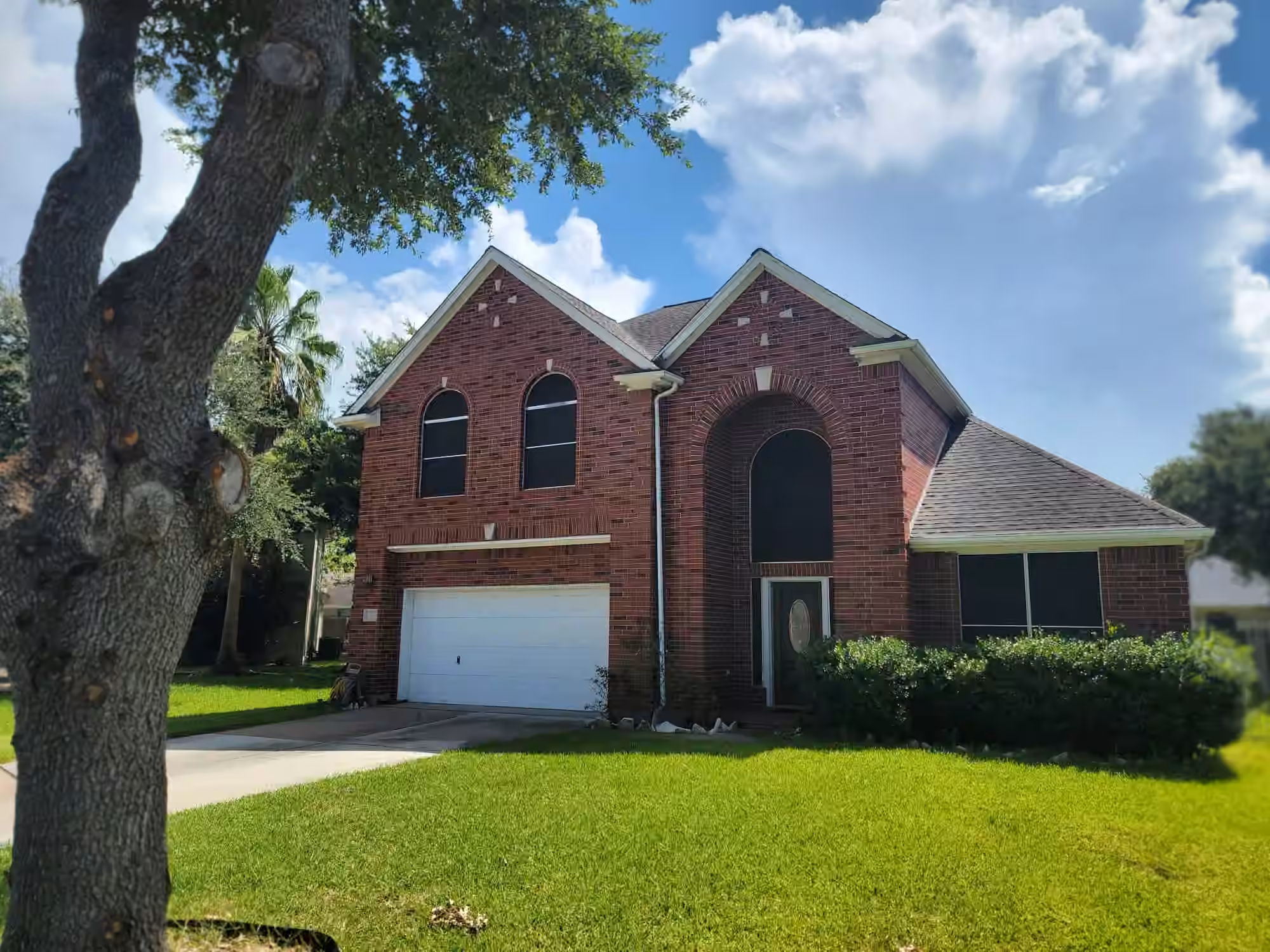Photo 2 of 411 Starleaf Lane, Pearland, TX