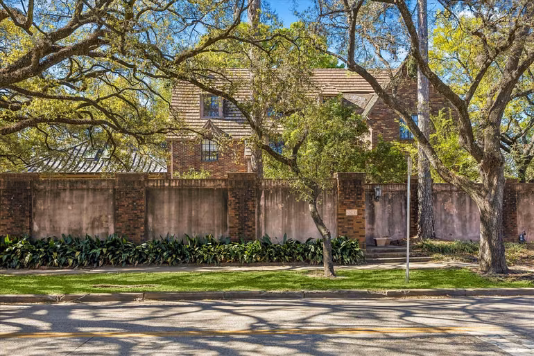 Photo 4 of 2047 University Boulevard, Houston, TX