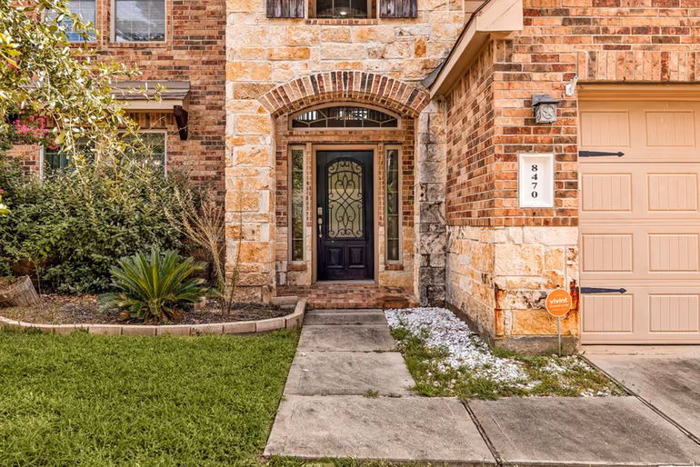 Photo 4 of 8470 Coral Cove Pass Lane, Conroe, TX