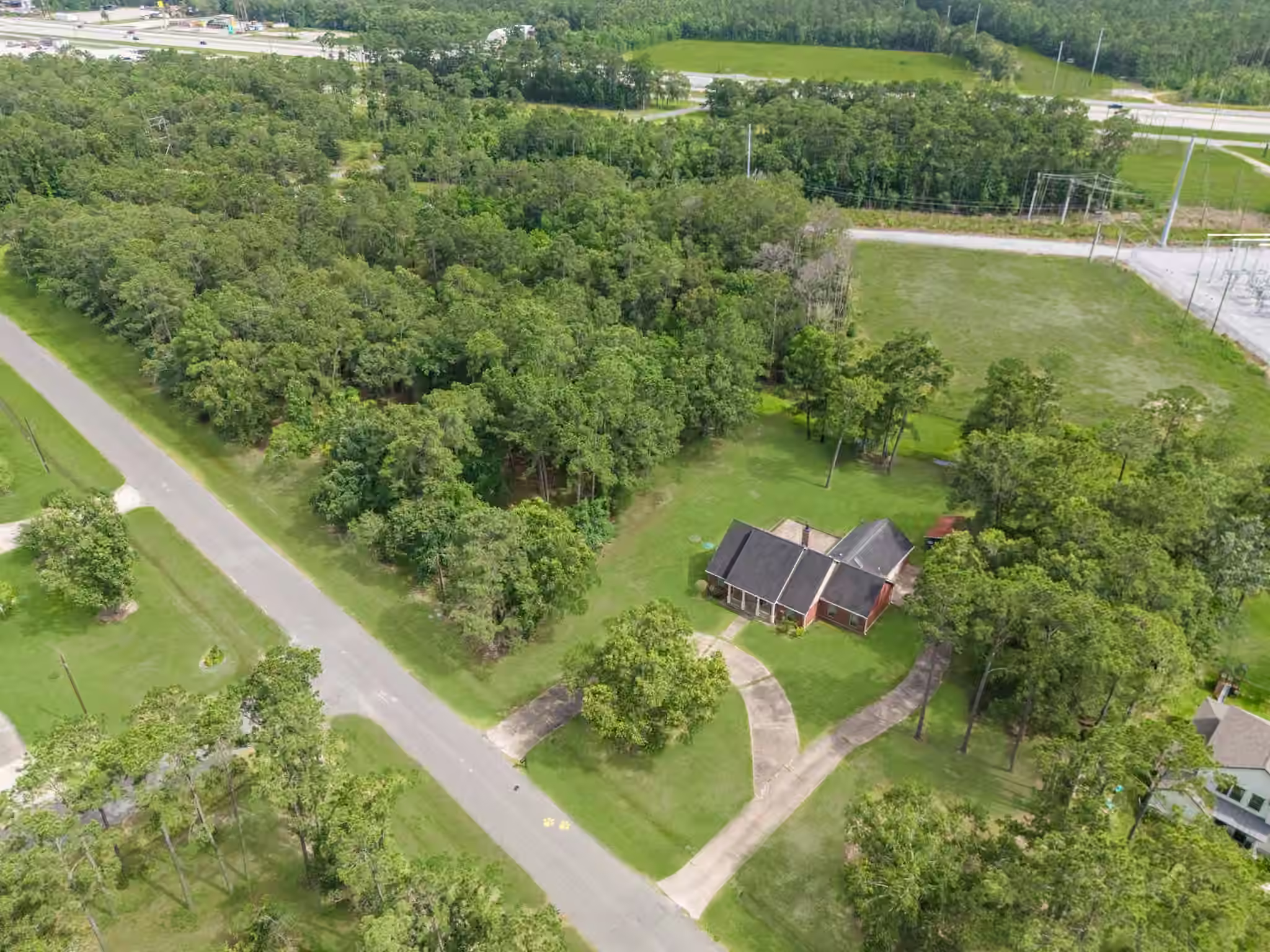 Photo 2 of 205 Mohawk Lane, Wallisville, TX