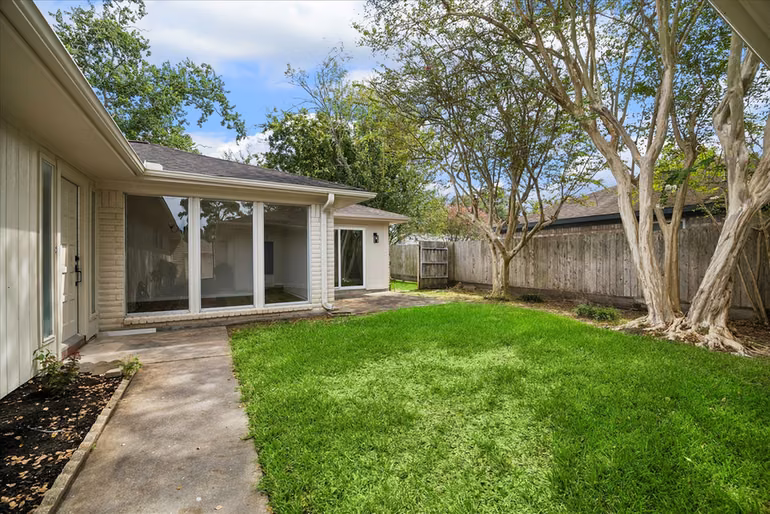 Photo 2 of 15918 Brookford Drive, Houston, TX