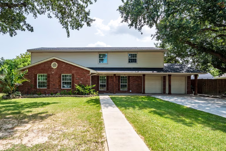 Photo 2 of 5007 Inverness Drive, Baytown, TX