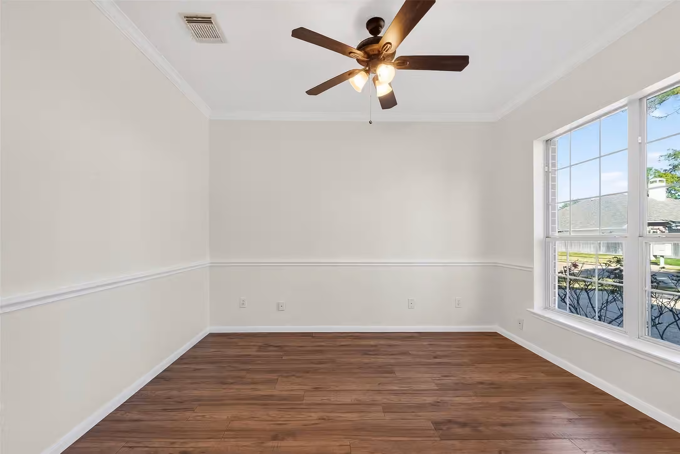 Photo 5 of 3618 Miraglen Drive, Pearland, TX