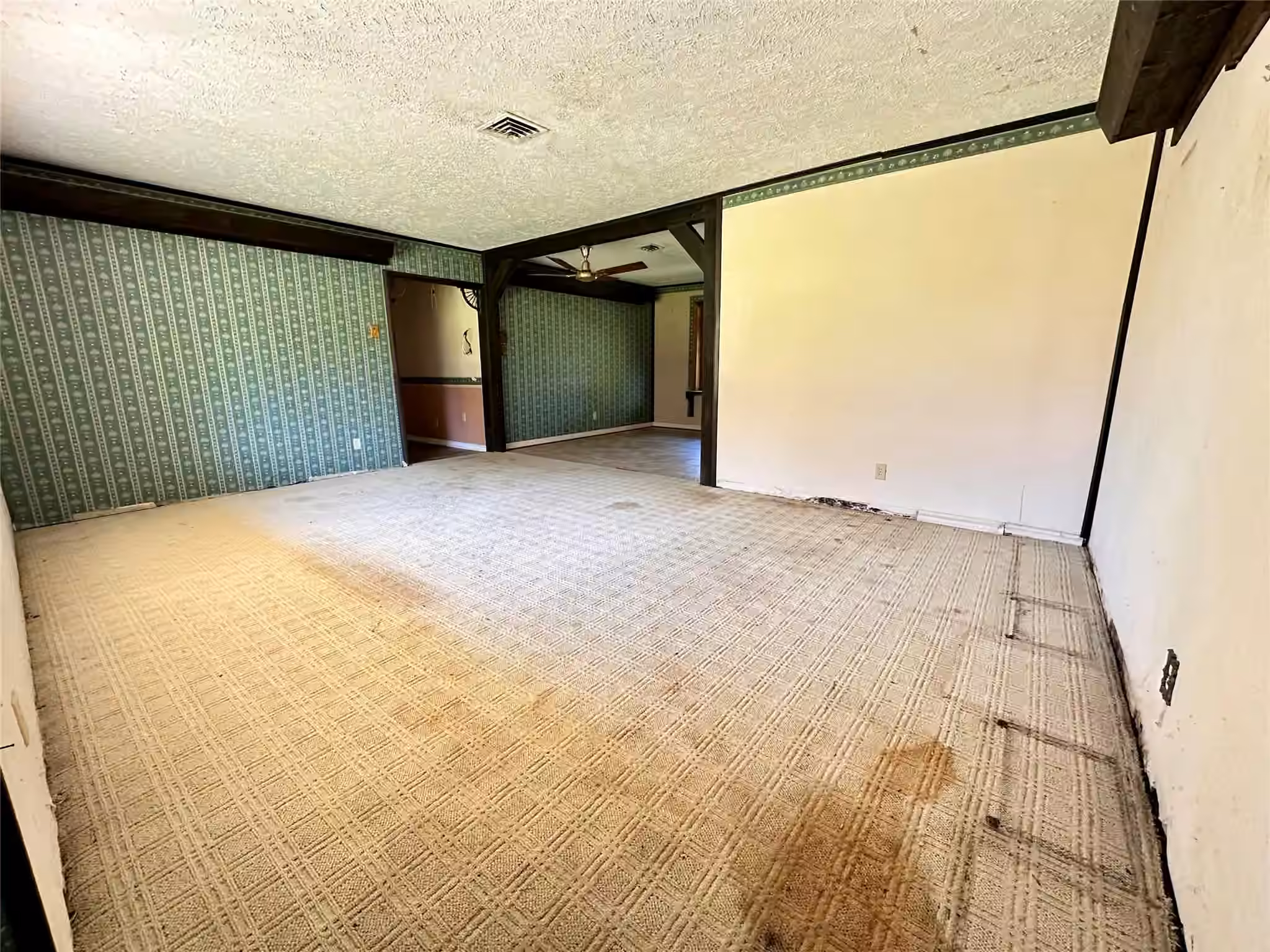 Photo 4 of 300 Holly Drive, Baytown, TX