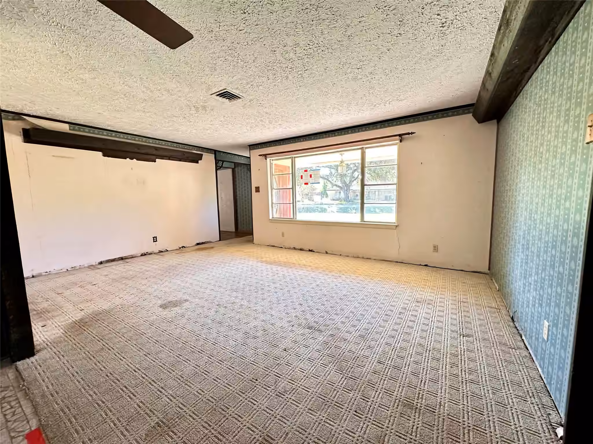 Photo 5 of 300 Holly Drive, Baytown, TX
