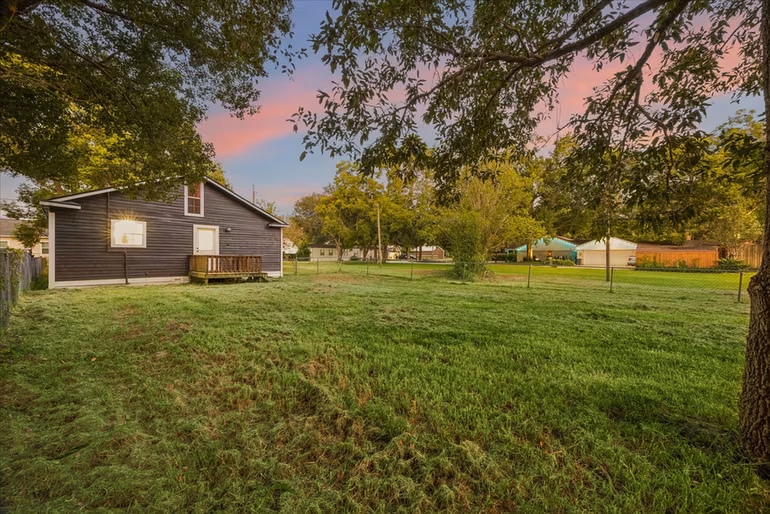 Photo 2 of 5122 Avenue L, Santa Fe, TX