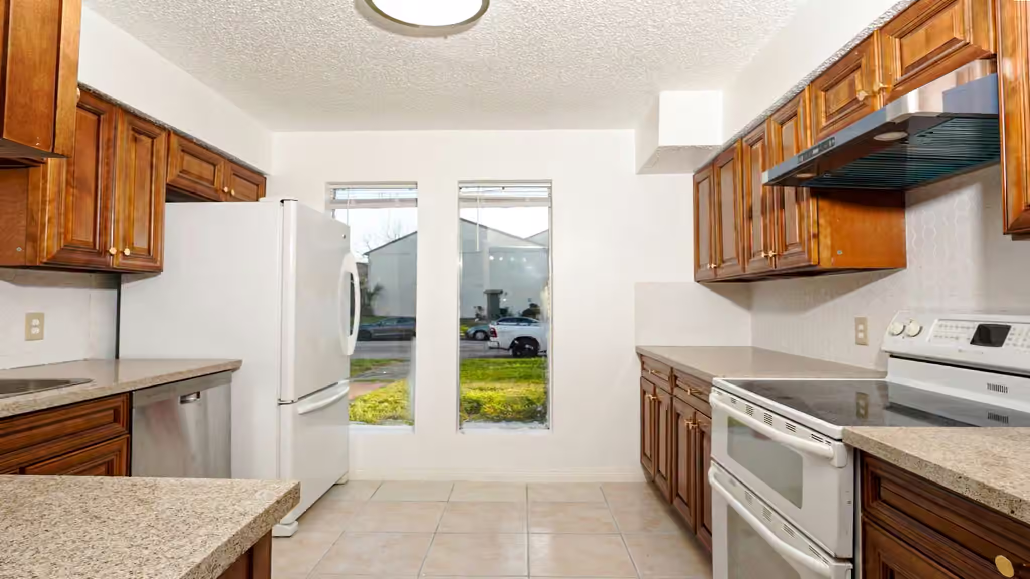 Photo 5 of 10920 Village Bend Lane 920, Houston, TX