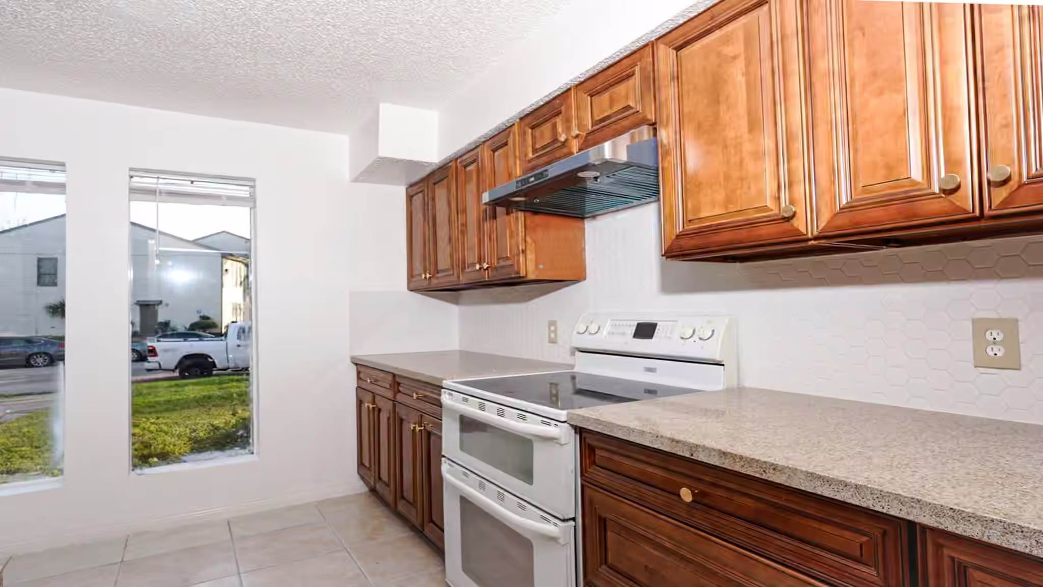 Photo 7 of 10920 Village Bend Lane 920, Houston, TX