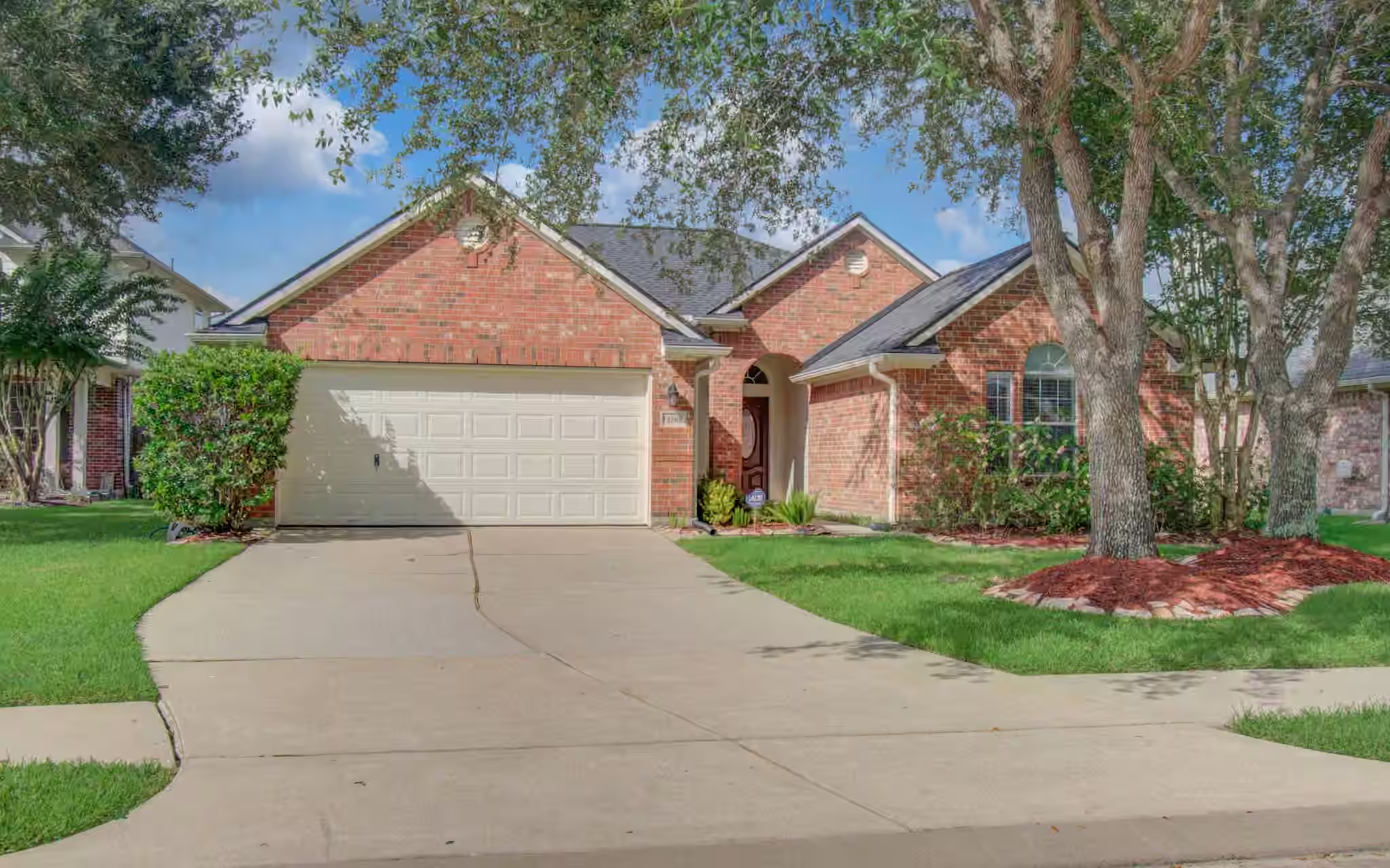 Photo 3 of 12808 Brook Arbor Court, Pearland, TX