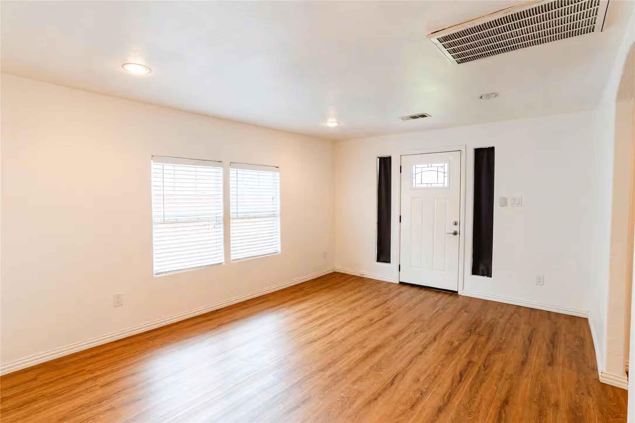 Photo 3 of 119 S Carroll Street, La Porte, TX