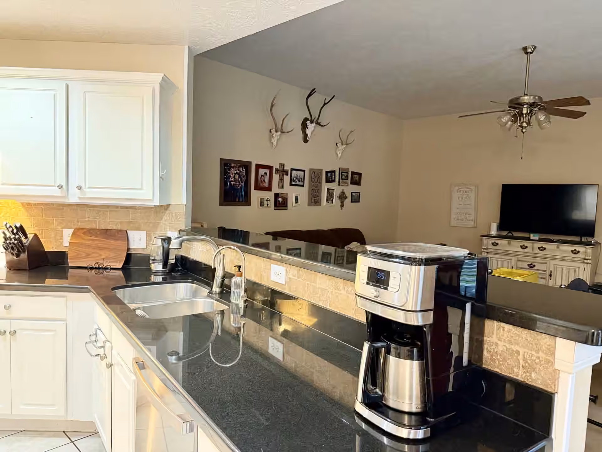 Photo 5 of 3530 Dry Creek Drive, Pasadena, TX