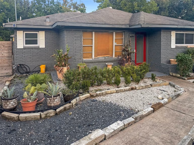 Photo of 6811 Saint Augustine Street, Houston, TX 77021