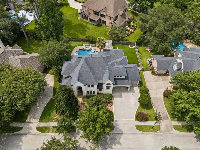 Photo of 25 Club Oak Court, Kingwood, TX