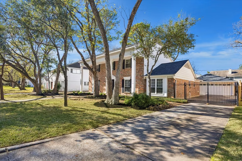 Photo 2 of 727 Langwood Drive, Houston, TX