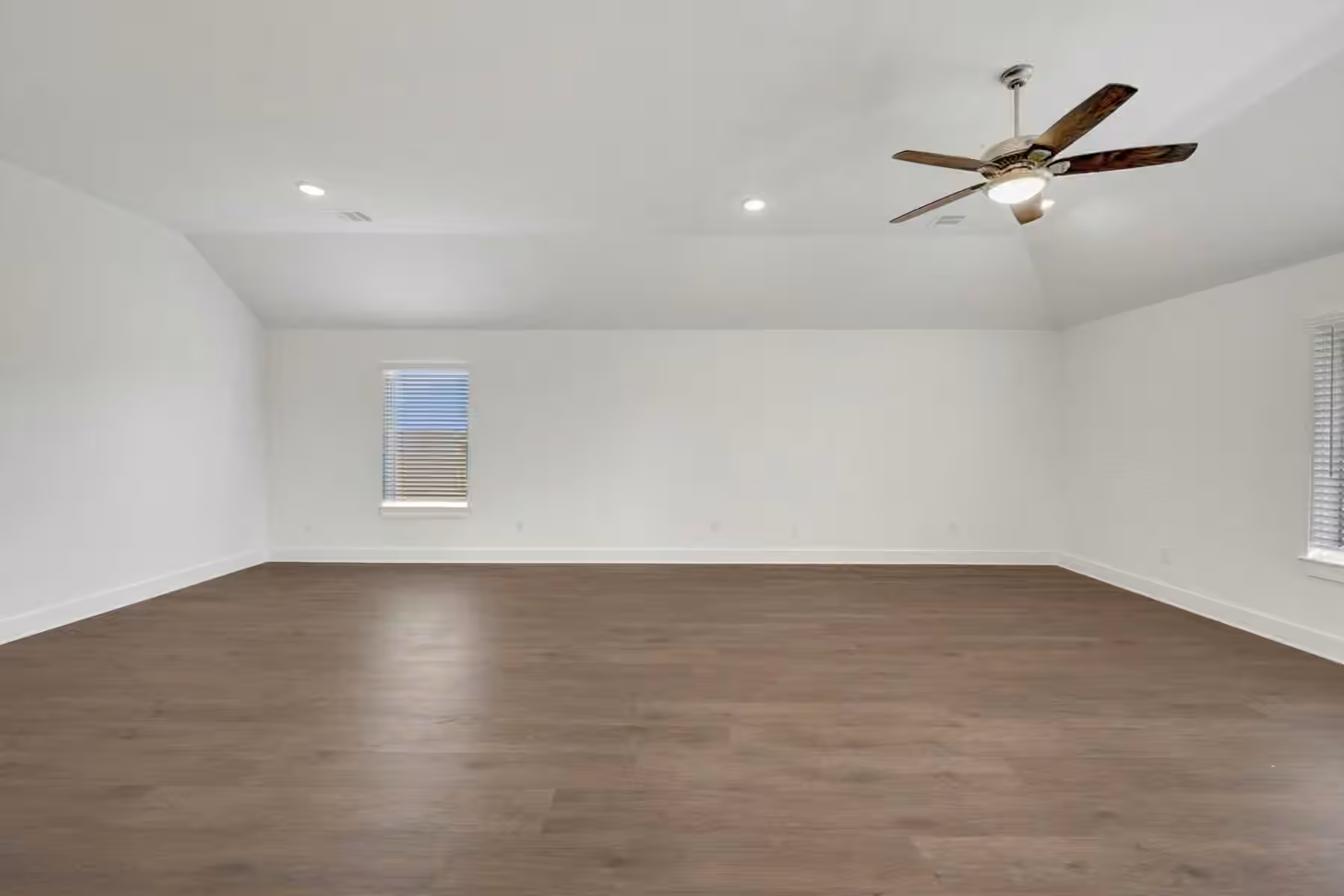 Photo 3 of 2119 Lone Bronco Boulevard, Rosenberg, TX