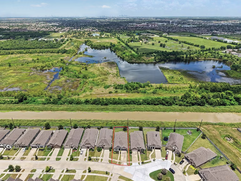 Photo 3 of 4253 Arbor Crest Lane, Manvel, TX