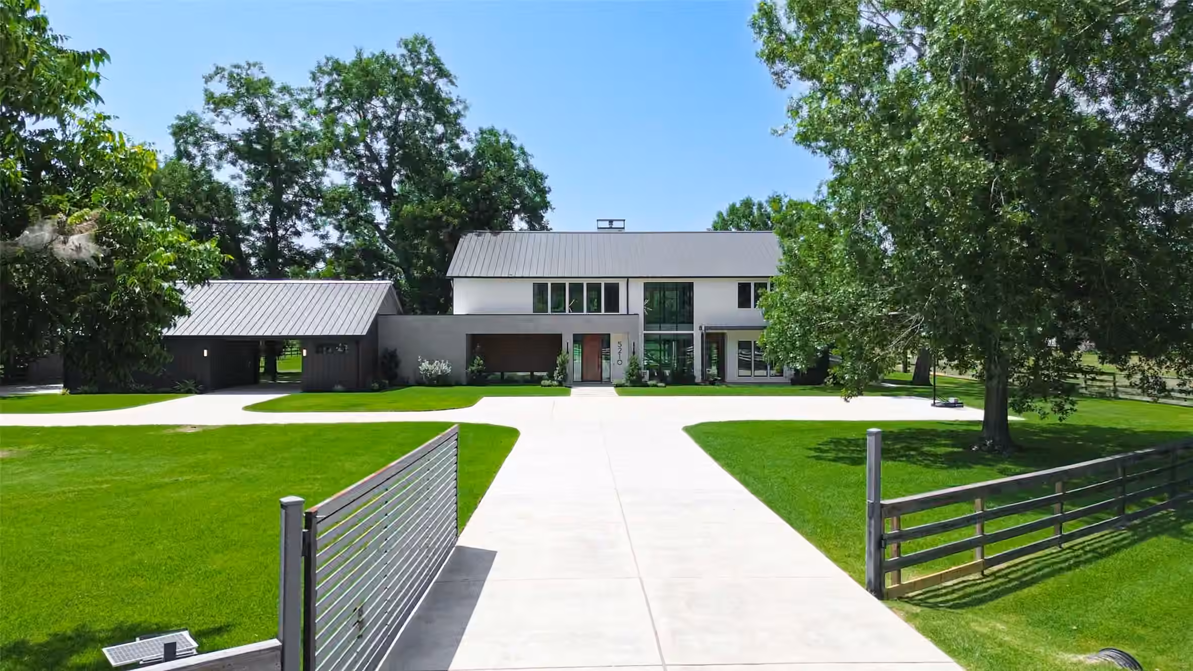 Photo of 5210 Manor Drive, Sugar Land, TX 77479