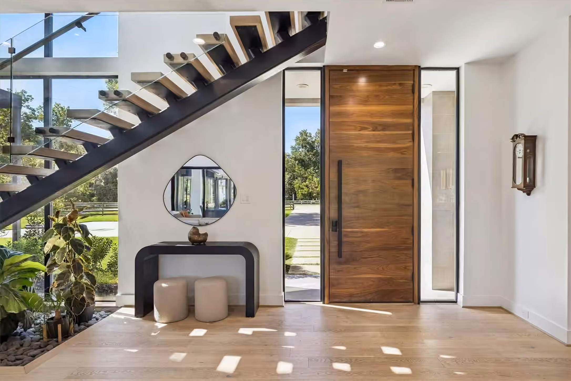 Photo 5 of 5210 Manor Drive, Sugar Land, TX