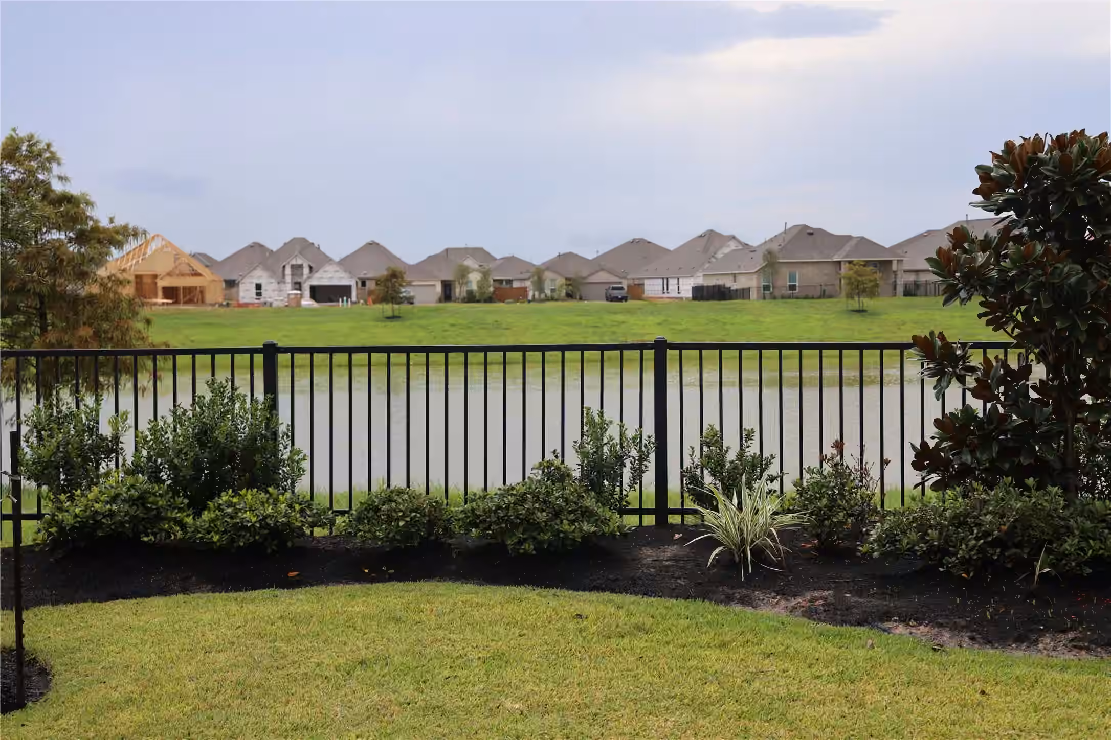 Photo 3 of 13301 Golden Isle Drive, La Marque, TX