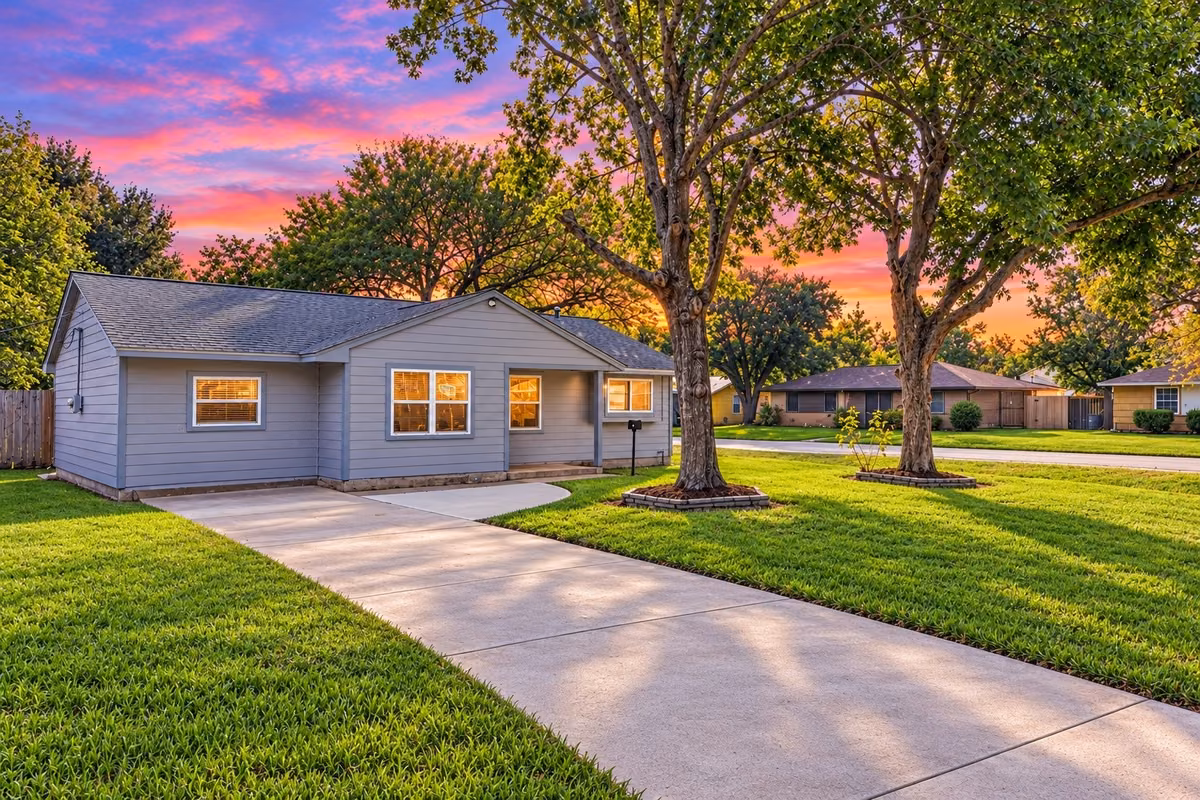 Photo of 100 Inwood Lane, Highlands, TX 77562