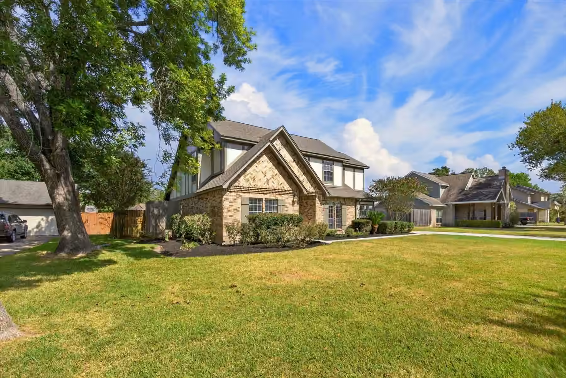 Photo 4 of 1013 Londonderry Avenue, Friendswood, TX